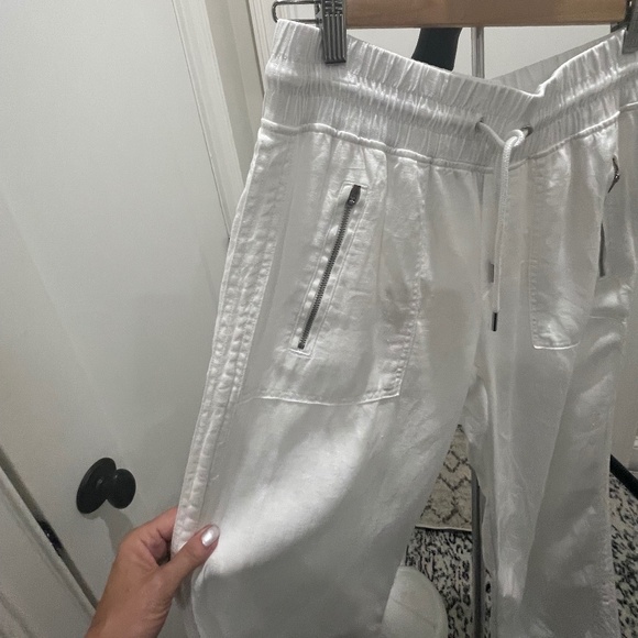 ATHLETA. - Picture 4 of 5